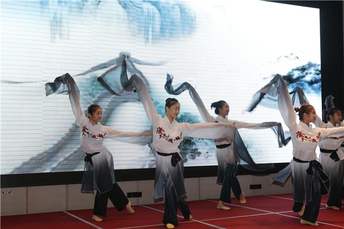 舞蹈表演《墨舞》：唯美的水袖轻抚，演绎了中华民族艺术的神韵之美