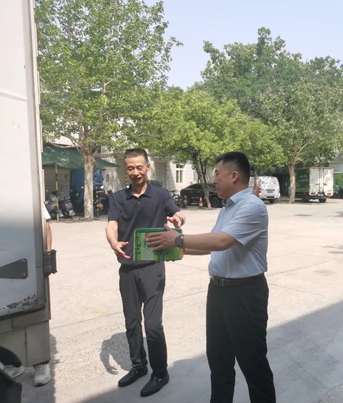 “九子荷香”粽集结装车