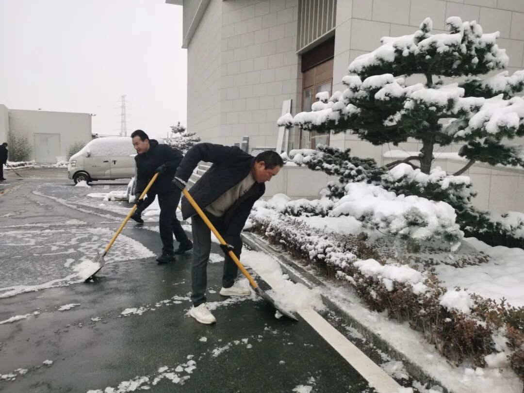 济南益康开展2025扫雪除冰活动