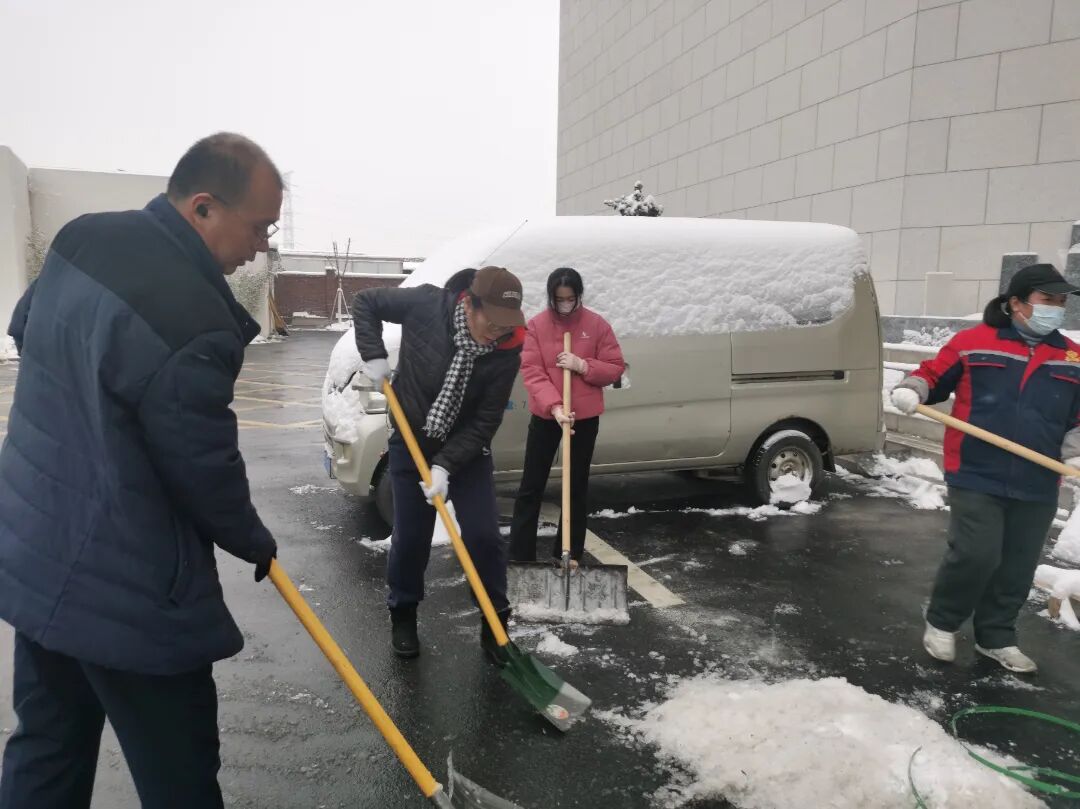济南益康开展2025扫雪除冰活动