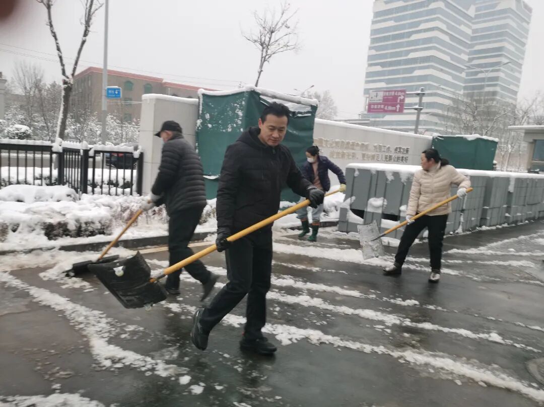济南益康开展2025扫雪除冰活动