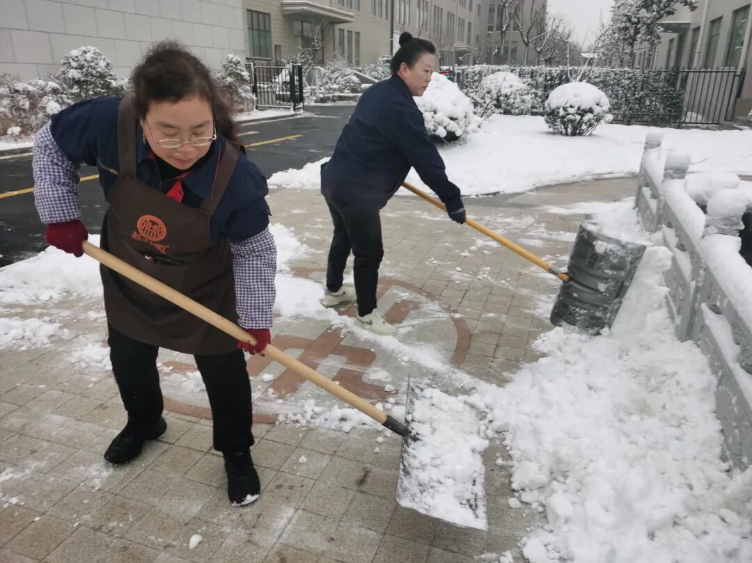 济南益康开展2025扫雪除冰活动