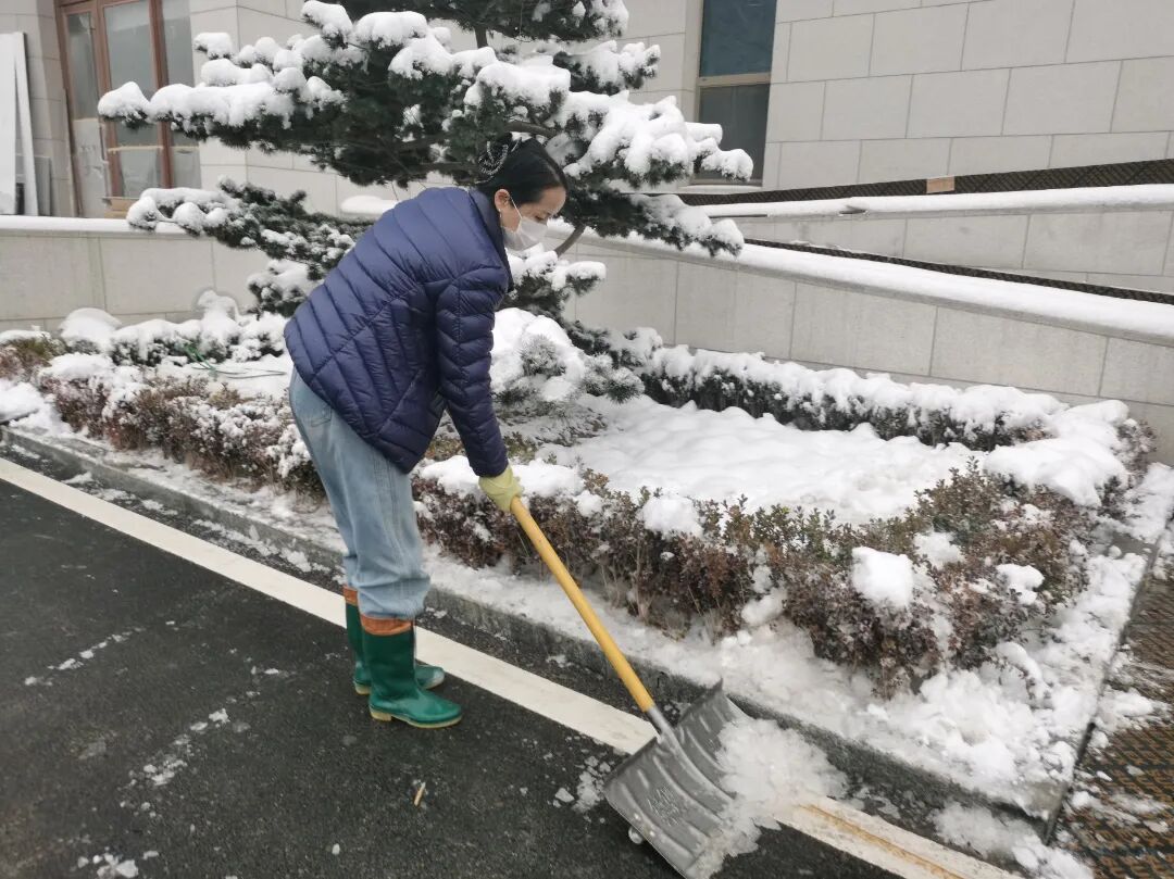 济南益康开展2025扫雪除冰活动