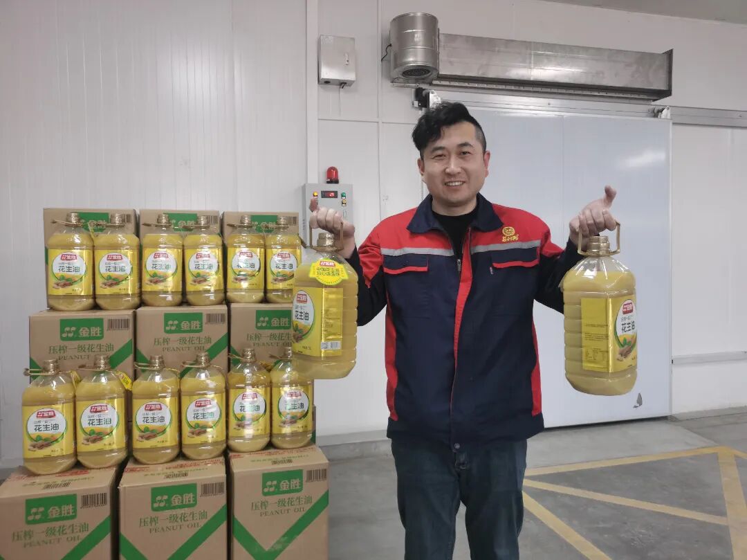 益康益利思年货发放现场