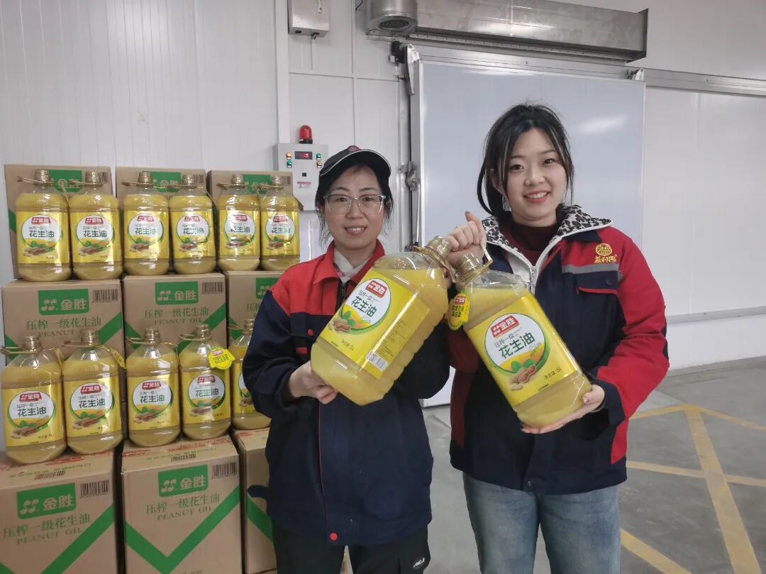 益康益利思年货发放现场