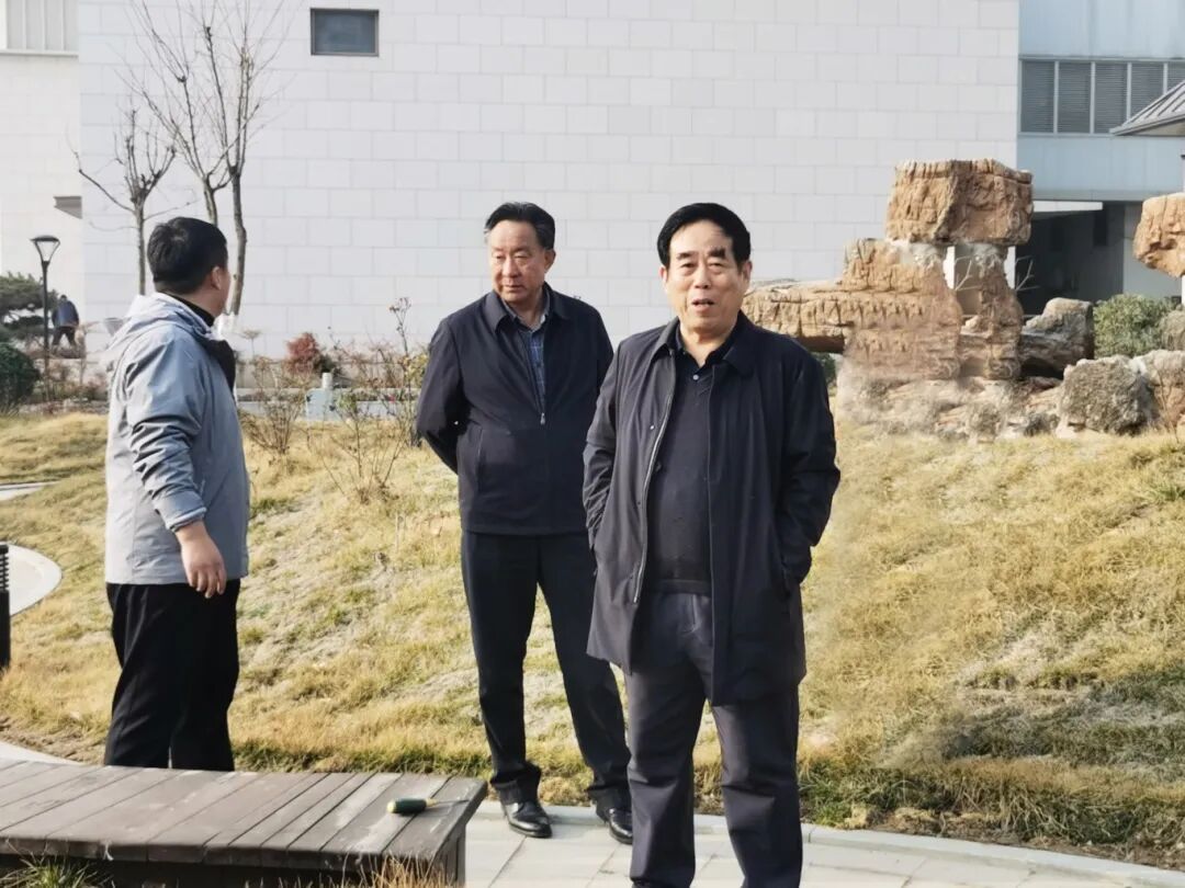 济南益康总公司党委书记、董事长王忠本对植树活动进行总体安排 济南益康总公司党委书记、董事长王忠本对植树活动进行总体安排