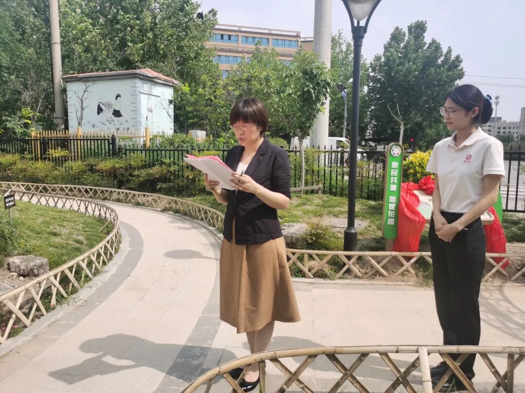 济南市益康非遗研学馆高婷经理主持开园仪式 济南市益康非遗研学馆高婷经理主持开园仪式