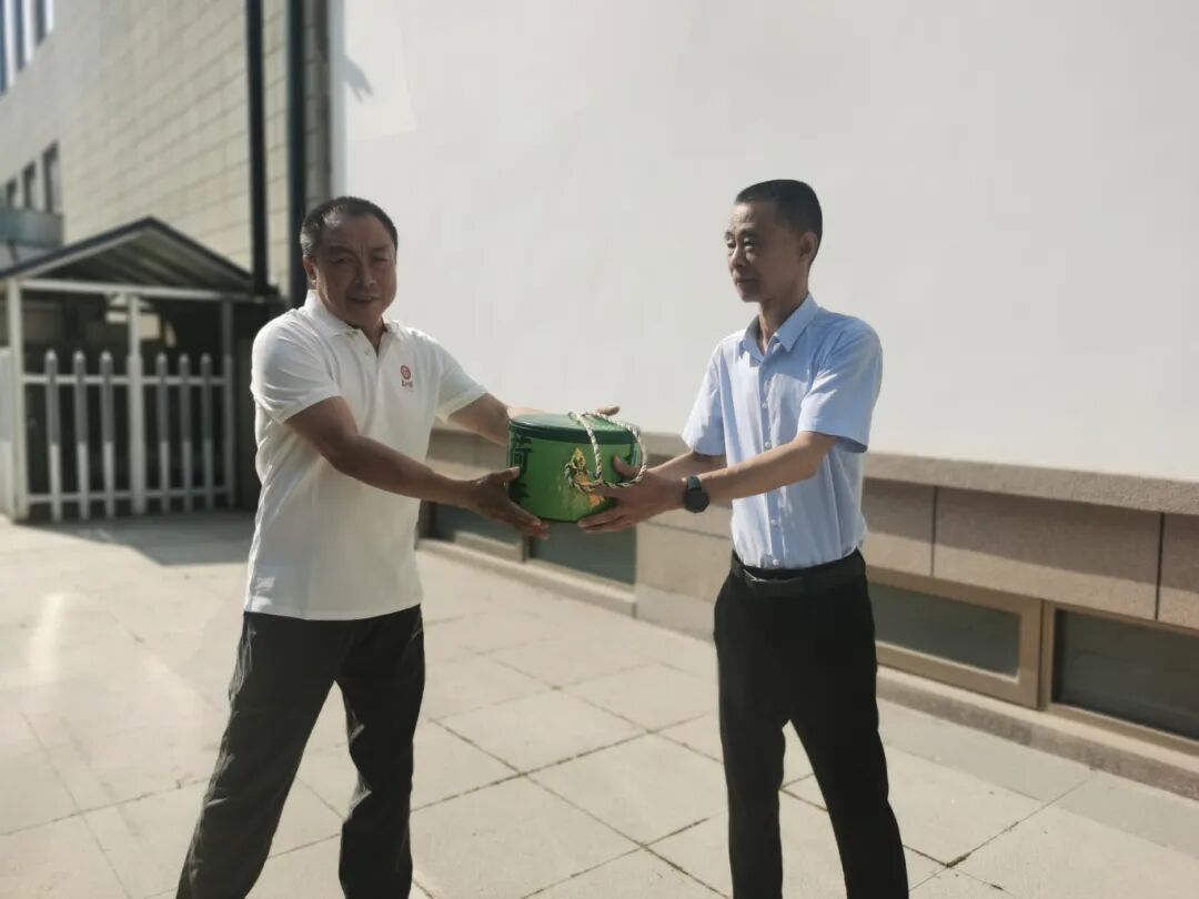 “九子荷香粽”慰问“济南舰” “九子荷香粽”慰问“济南舰”