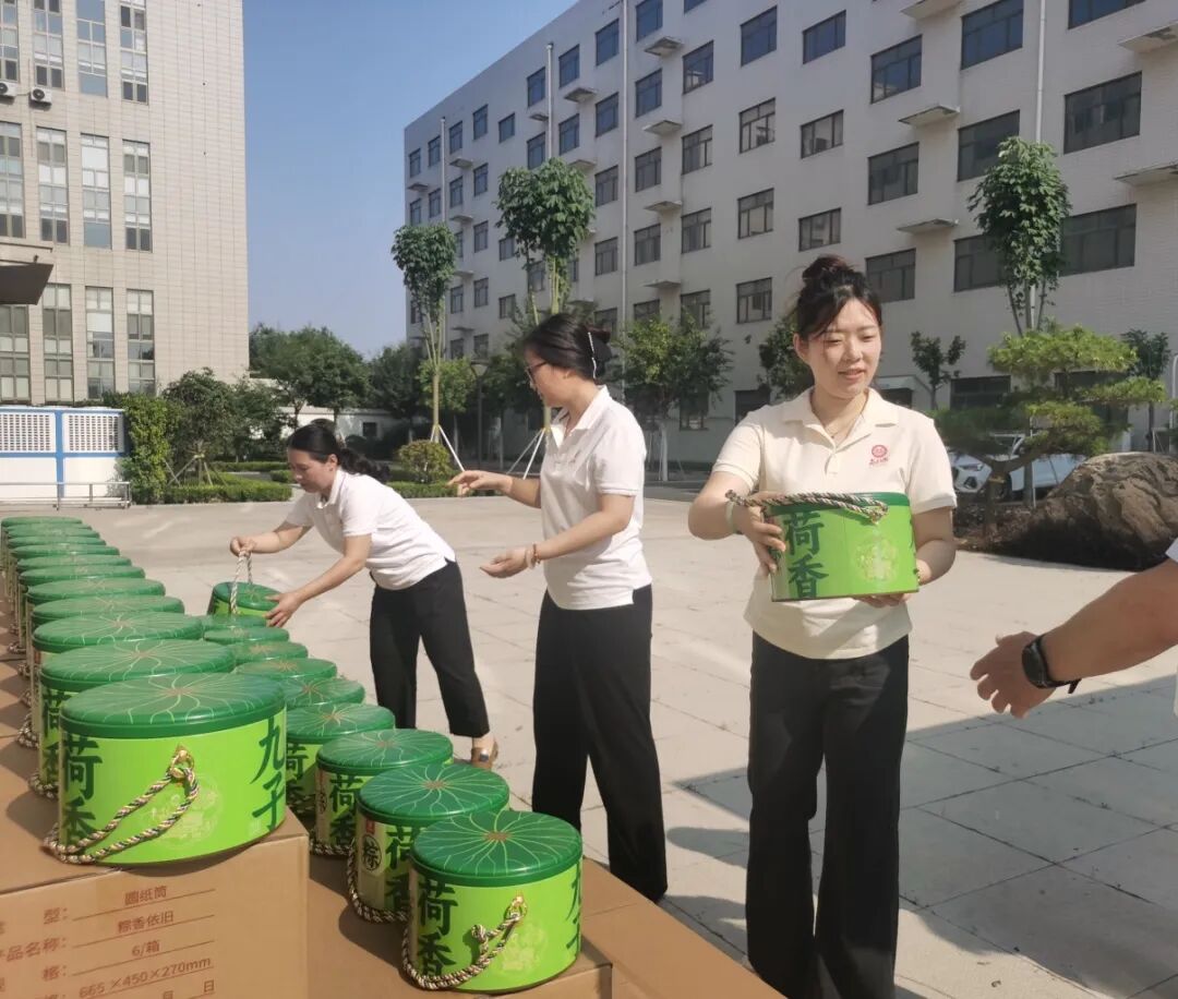 “九子荷香粽”慰问“济南舰” “九子荷香粽”慰问“济南舰”