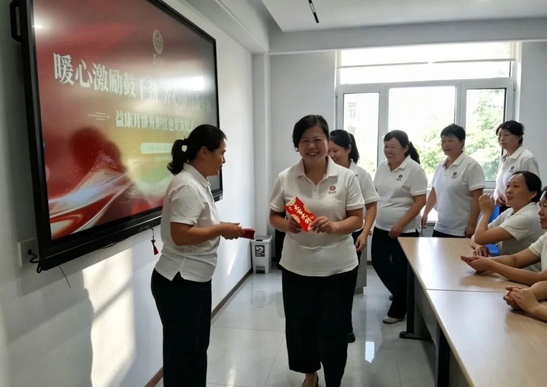 益康月饼开炉红包发放仪式 益康月饼开炉红包发放仪式