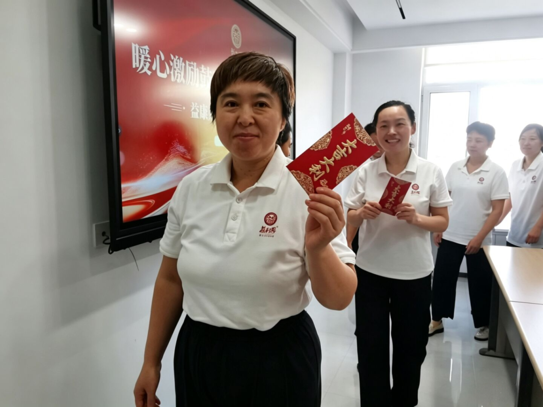 益康月饼开炉红包发放仪式 益康月饼开炉红包发放仪式
