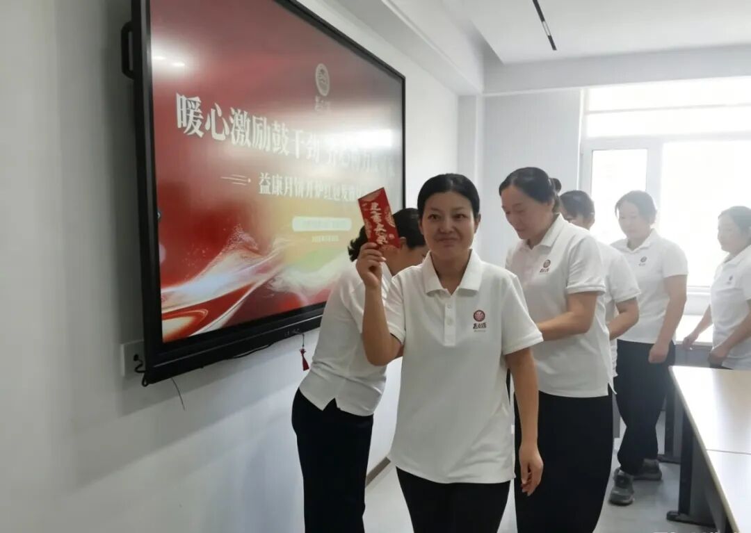益康月饼开炉红包发放仪式 益康月饼开炉红包发放仪式