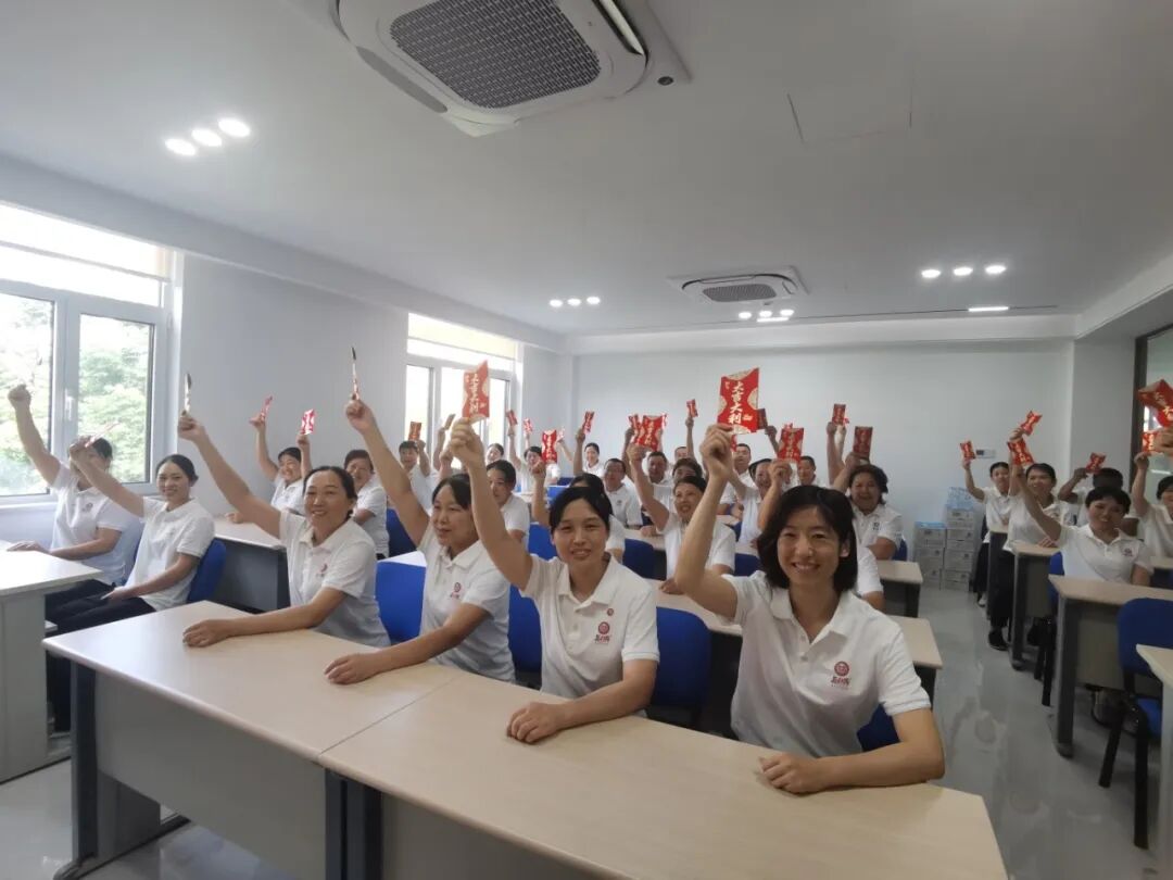 益康月饼开炉红包发放仪式 益康月饼开炉红包发放仪式